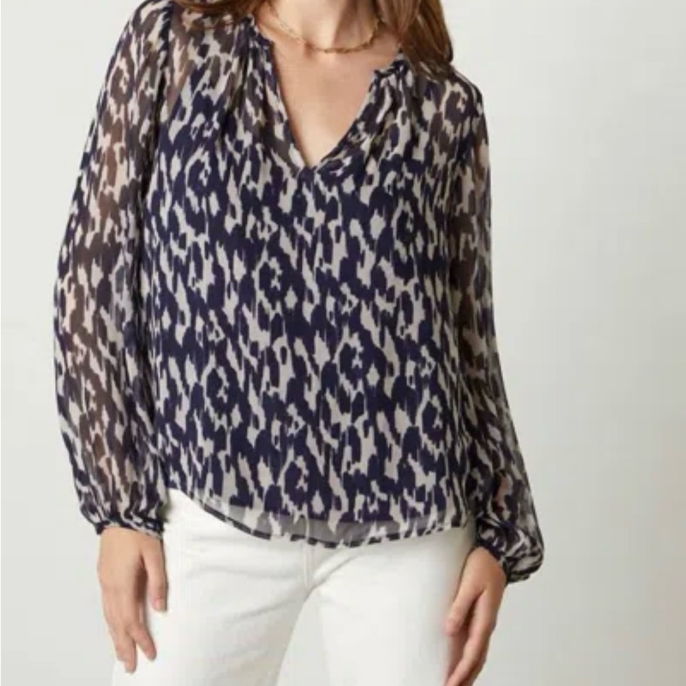 NWT Velvet by Graham & Spencer Edna Navy and Cream Blouse with Navy Camisole